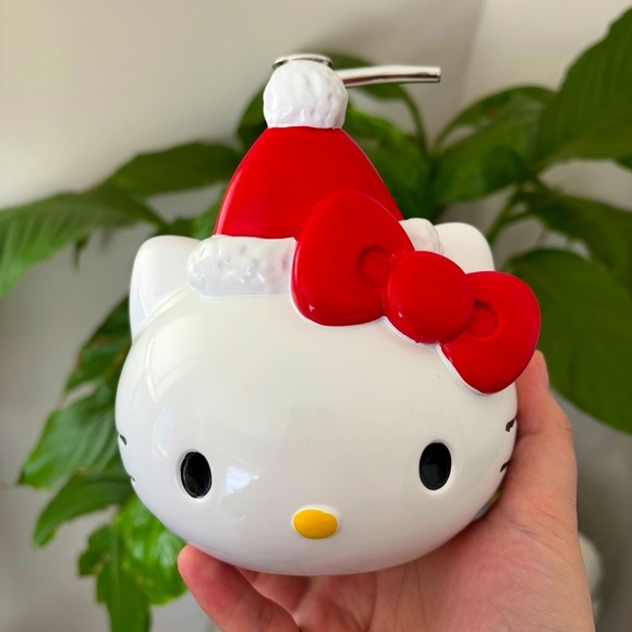 Hello Kitty Christmas Santa Soap Dispenser - Picture 2 of 8